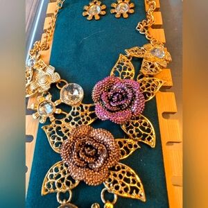 A606 🔥 5 For $35 🔥 Chunky Gold Tone and Purple Floral Necklace Set